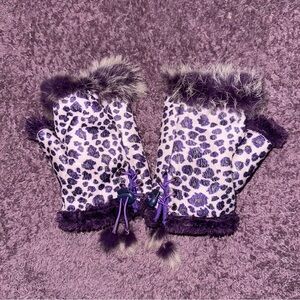 Purple cheetah print fur fingerless gloves / jfashion cyber goth